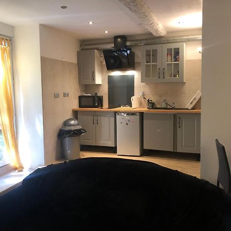 Studio centre ville proche gare avec cour privée Carcassonne Esterno foto