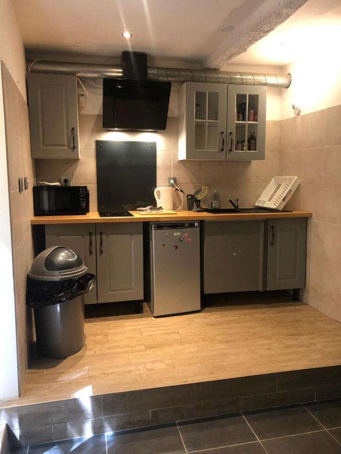 Studio centre ville proche gare avec cour privée Carcassonne Esterno foto